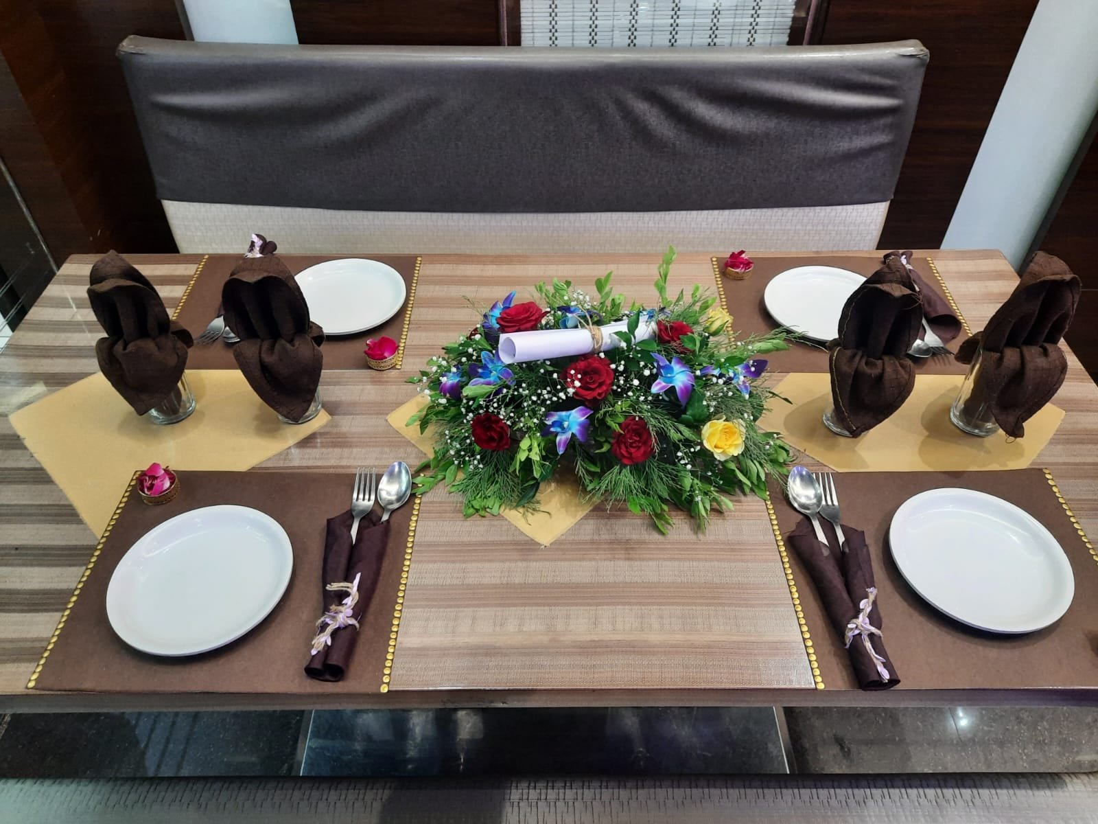 Hotel Papillon fine dining table setup